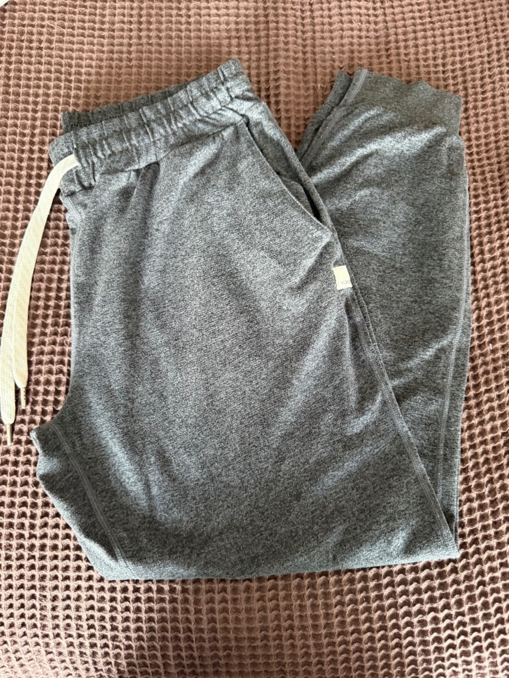 Vuori performance jogger size small